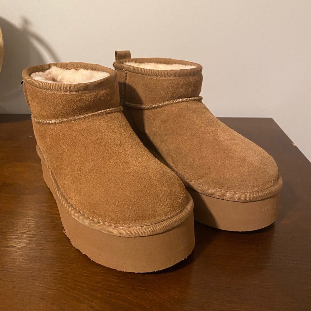 NEW Bearpaw Platform Shorty Boots